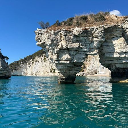 B&B Tor Di Lupo Mattinata Bagian luar foto