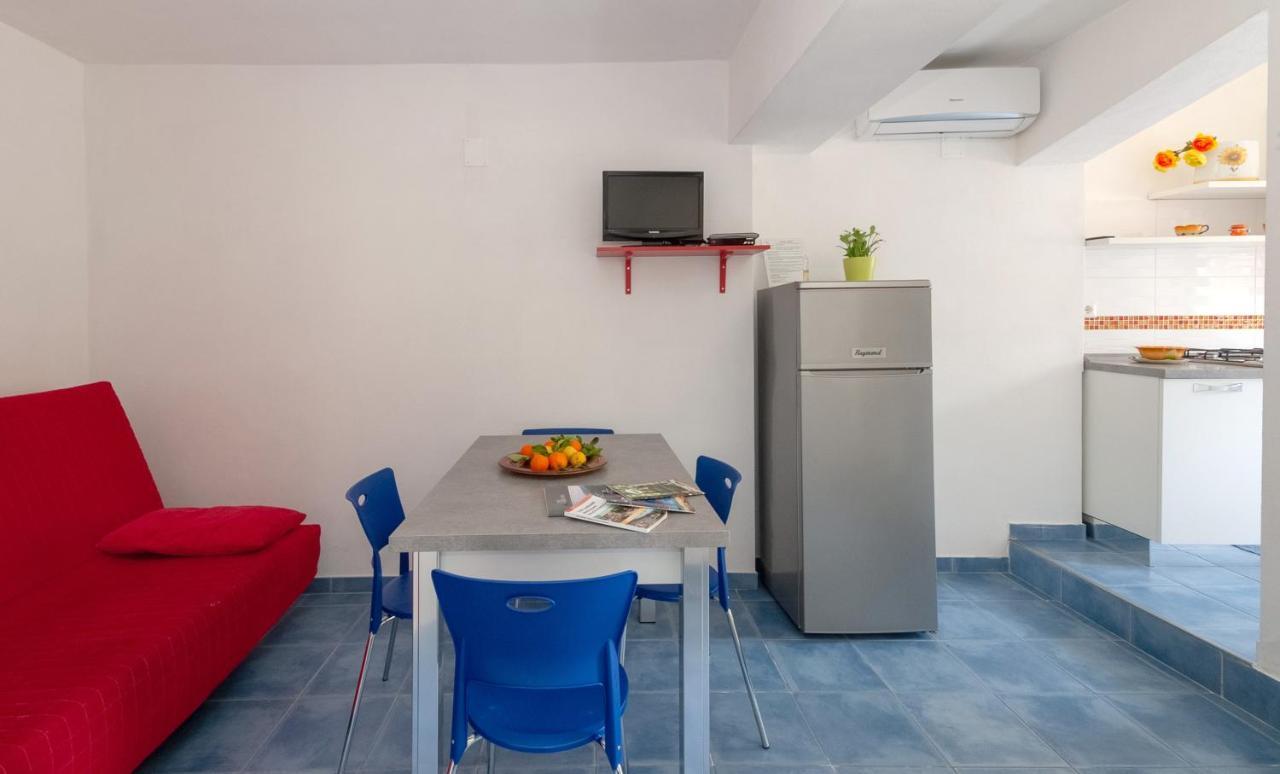 B&B Tor Di Lupo Mattinata Bagian luar foto