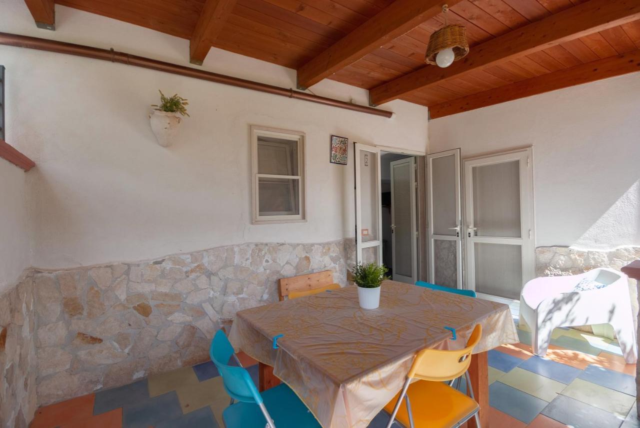 B&B Tor Di Lupo Mattinata Bagian luar foto