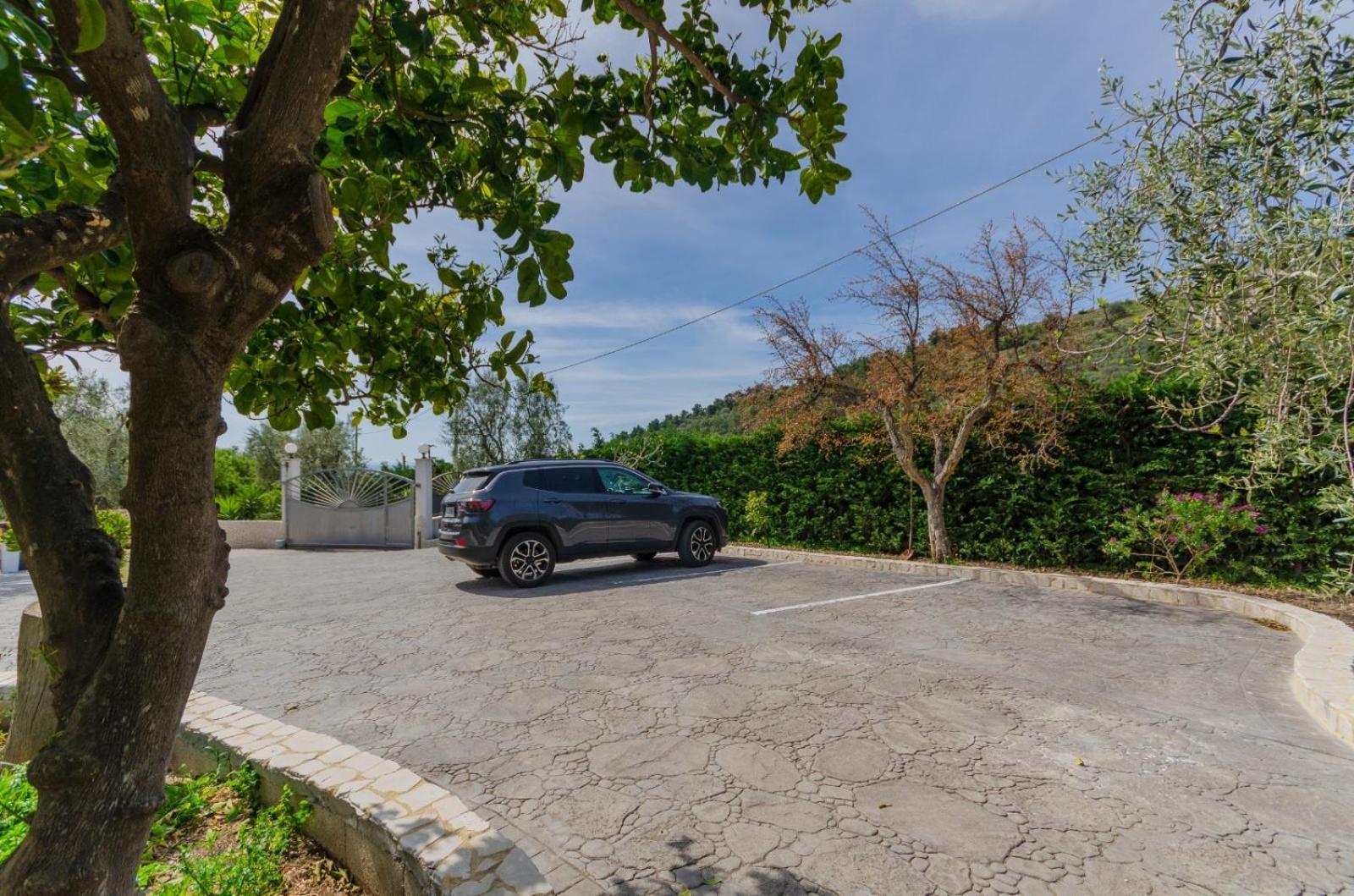 B&B Tor Di Lupo Mattinata Bagian luar foto